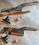 F796 - Loqueteaux chromés à cléentraxe fixation 133 mm