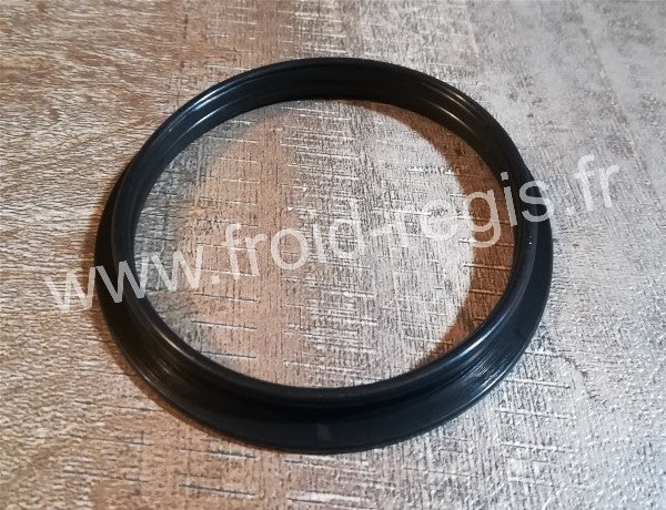 HOF-C319 Joint goulotte pour FM300 à 1800 code 473494R01 Merci d'indiquer le modèle et le numéro de série de votre machine ils sont indispensables