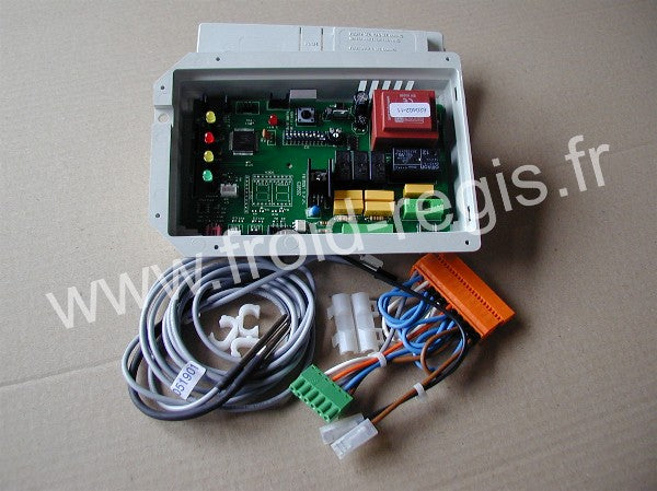 SCO-703B Kit carte électronique NTC Comprenand carte, sondes condenseur, évaporateur et adaptateur remplace les anciennes cartes PTC code 06071100 Merci d'indiquer le modèle et le numéro de série de votre machine ils sont indispensables